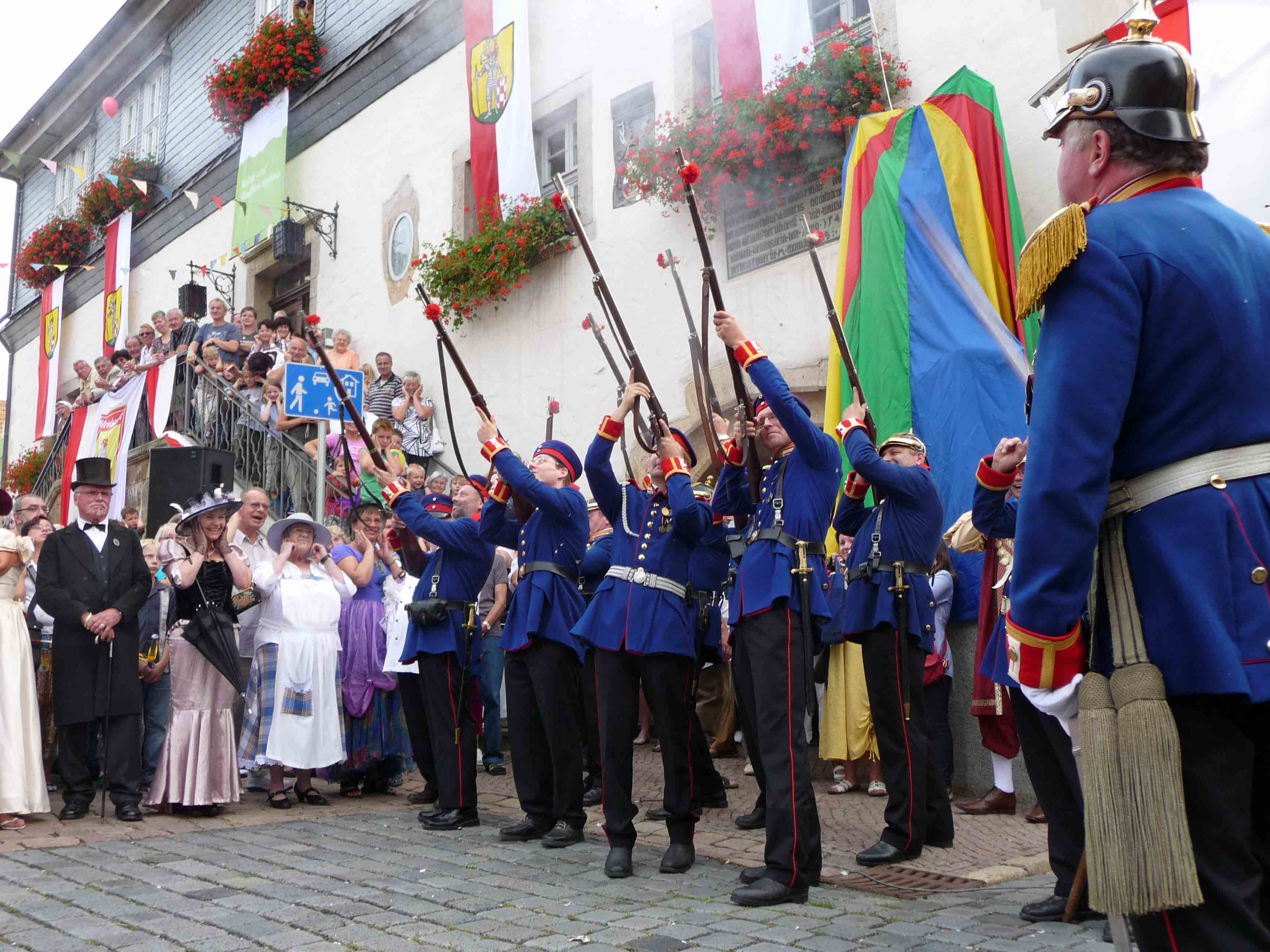 Salut vor dem Wahrzeichen