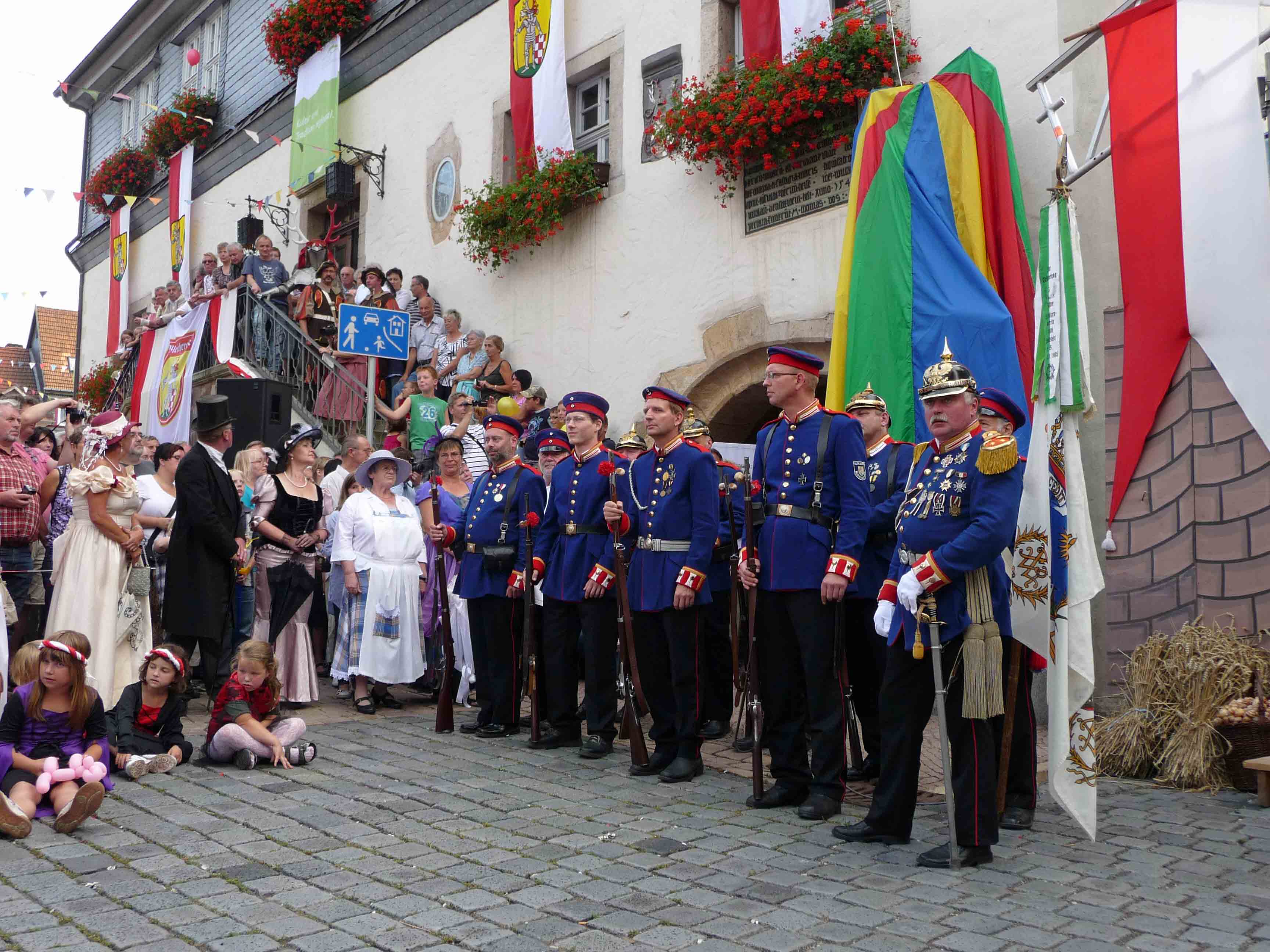 Ehrenformation der "Alten Garde" am Wahrzeichen